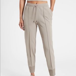 Women's Athleta Endeavor Joggers Gray Size 6 NWT